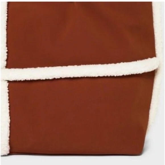 Universal Threads Sherpa XL Tote Handbag NWT - Picture 3 of 4